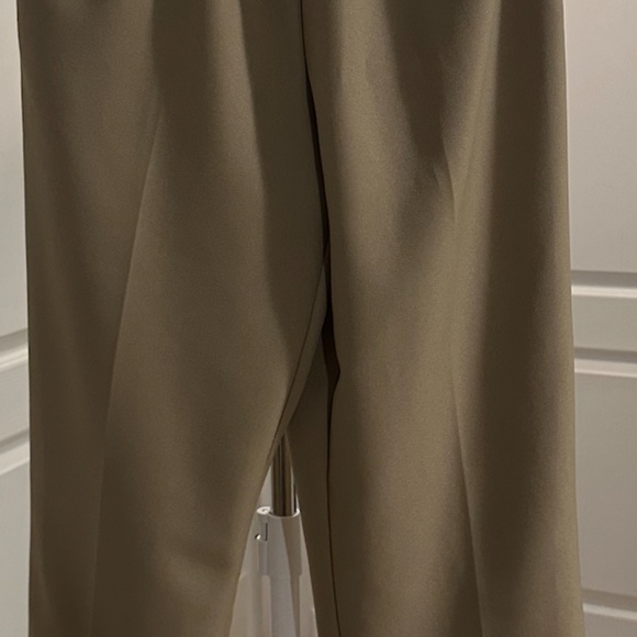 Alfred Dunner Size 6P Tan Pull On Pants LIKE NEW - Picture 2 of 5